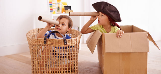 Niño jugando con las construcciones