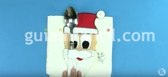 Para los cubiertos de Papá Noel Papá Noel en la mesa