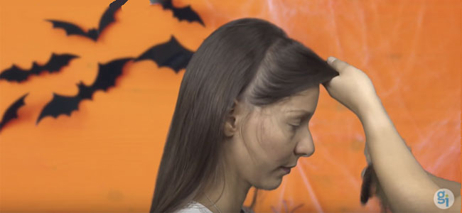 Peinado de escorpión para el disfraz de Halloween de tu hija