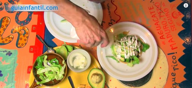 Cómo hacer una tostada de tinga
