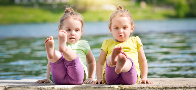 Postura de yoga del barco Yoga para niños