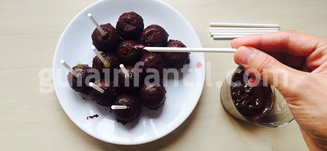 Arañas de chocolate para Halloween. Paso 3