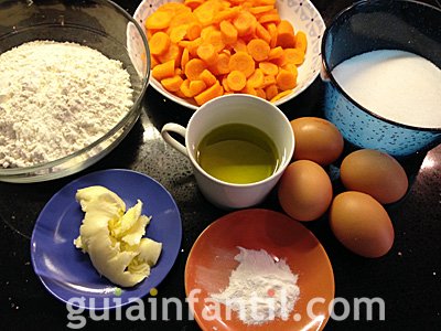 Bizcocho casero de zanahoria. Paso 1 Bizcocho casero de zanahoria. Paso 1