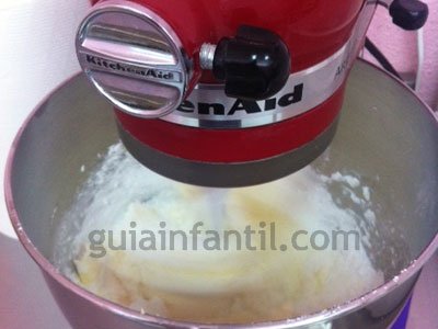 Receta buttercream casero. Paso 2. Receta buttercream casero. Paso 2.