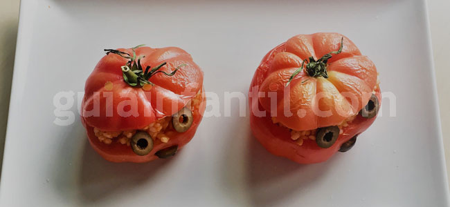 Calabazas de Halloween con tomates asados. Paso 4