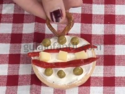 Canapé con forma de bola de Navidad. Paso 3 Canapé con forma de bola de Navidad. Paso 3