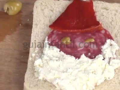Cara de Papá Noel. Canapés para niños. Paso 3 Cara de Papá Noel. Canapés para niños. Paso 3