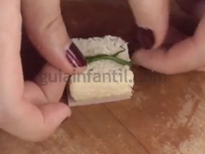 Canapé con forma de regalo navideño. Paso 3 Canapé con forma de regalo navideño. Paso 3