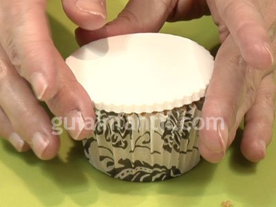 Cupcake con forma de regalo para niños. Paso 2 Cupcake con forma de regalo para niños. Paso 2