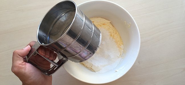 Cupcake con forma de momia. Paso 2