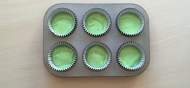 Cupcake con forma de momia. Paso 3