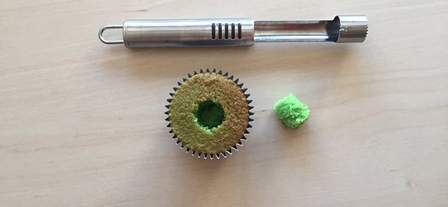 Cupcake con forma de momia. Paso 4