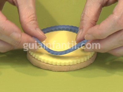 Receta de galleta con forma de medalla. Paso 4 Receta de galleta con forma de medalla. Paso 4