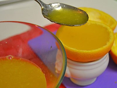 Receta paso a paso de gajos de naranja con gelatina 3