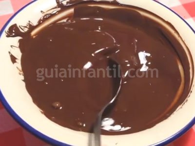 Gorro de bruja de chocolate para Halloween. Paso 1