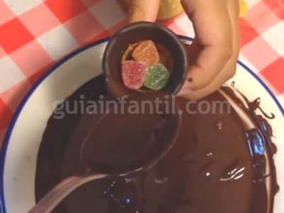 Gorro de bruja de chocolate para Halloween. Paso 2