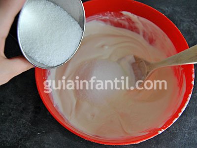 Helado de yogur y lacasitos Recetas para niños