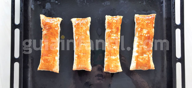 Hojaldre con fresas y chocolate. Paso 2