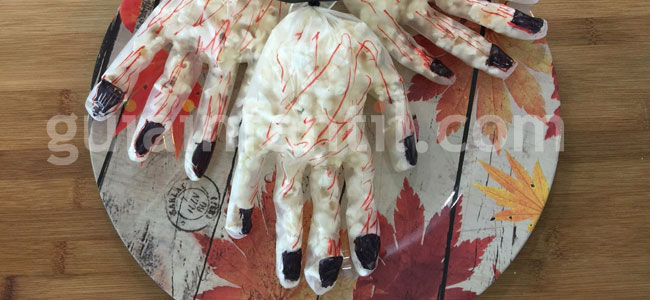 Manos ensangrentadas con palomitas Manos de palomitas