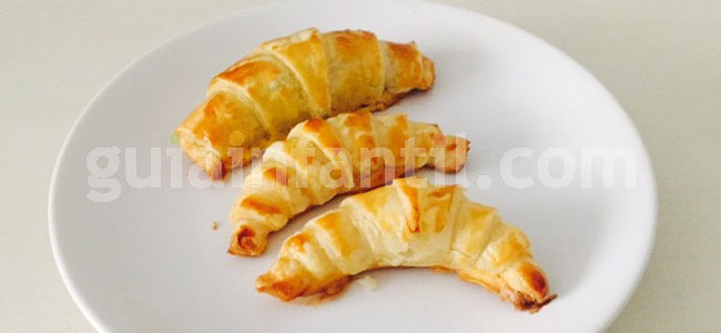 Mini croissant relleno de plátano y chocolate. Paso 6