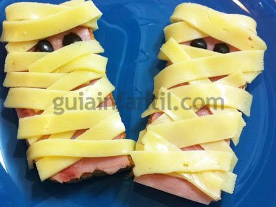 Canapés momias para Halloween 6
