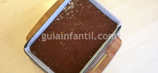 Caja con forma de corazón. Manualidades con goma eva