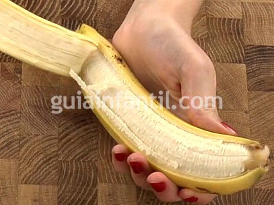 Bastón de caramelo con uva y plátano. Paso 1