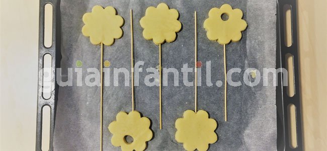 Receta de ramo de flores de galleta. Paso 3 Receta de ramo de flores de galleta. Paso 3
