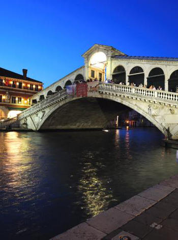 Puente de Rialto en Venecia