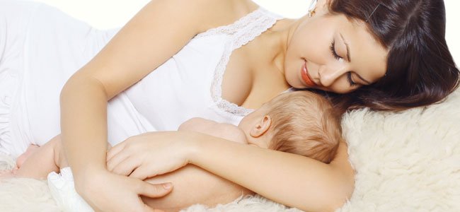 Cómo evitar la anemia en el posparto Madre con recién nacido