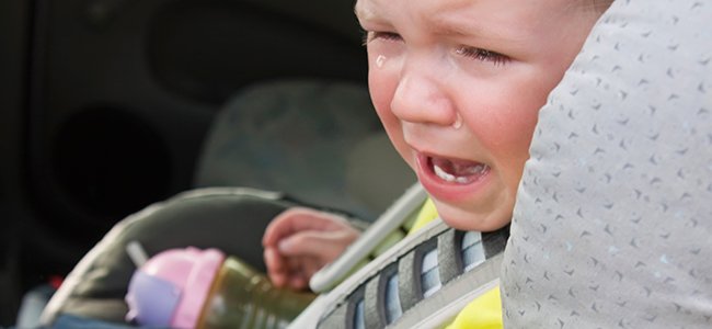 Por qué no se debe dejar al niño solo dentro del coche Por qué no se debe dejar al niño solo dentro del coche