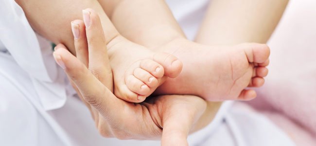 Los pies cavos del bebé Pies del bebé