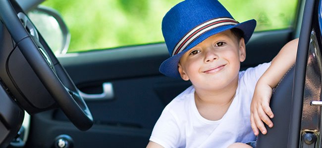 Riesgos de dejar al bebé dentro del coche en verano Riesgos de dejar al bebé dentro del coche en verano