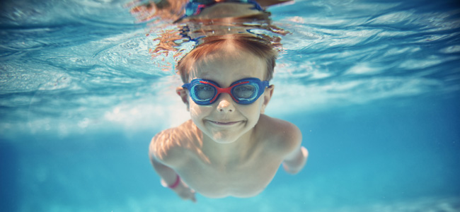 cuidados del oído en la piscina