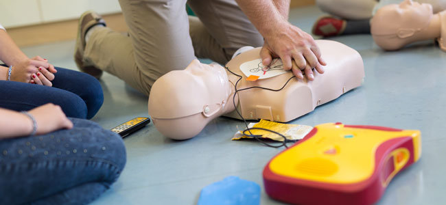 Cómo usar el desfibrilador en niños en caso de parada cardiaca