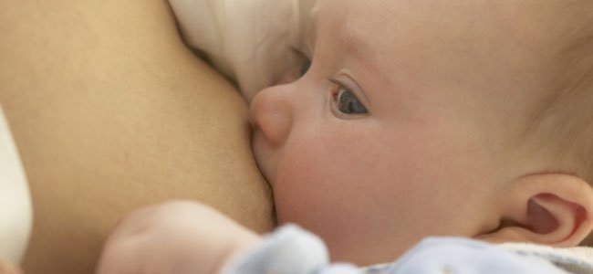 Amamantar previene alergias en el bebé
