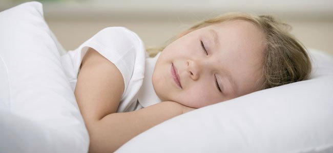 La siesta y los niños NIña durmiendo