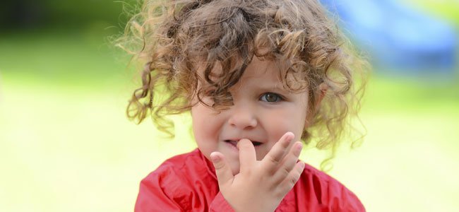 Los niños que se muerden las uñas tienen menos alergias