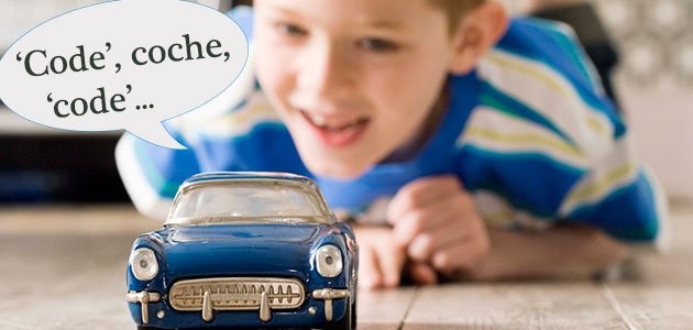 La dislalia en los niños Niño juega con coche