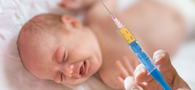 Vacuna a bebé