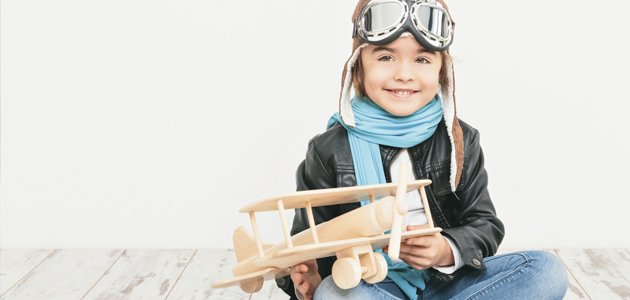 El primer viaje del niño en avión